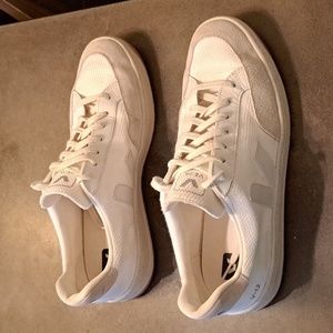 COPY - Veja 2-vii-xxii model V12 white with natural Size 12 US